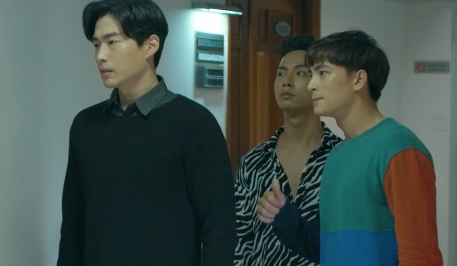 Toàn cỗ điều thoại của Kenny Koo được lồng giờ đồng hồ, tuy nhiên người theo dõi phán xét vấn đề đó ko thực hiện giảm sút trạng thái của nam giới biểu diễn viên vô phim.
