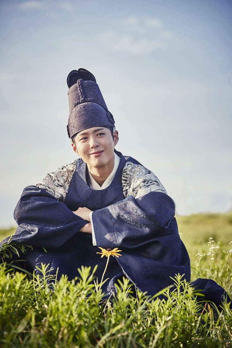 Diễn viên Park Bo Gum trong trang phục Hanbok. Ảnh chụp màn hình.