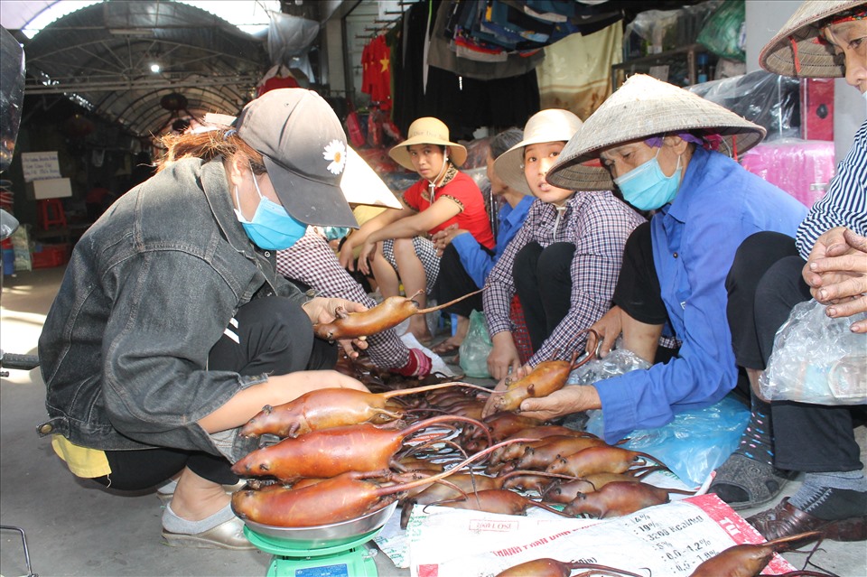 THỊT CHUỘT ĐỒNG ĐƯỢC XỬ LÝ SẠCH TRƯỚC KHI CHẾ BIẾN THÀNH ĐẶC SẢN