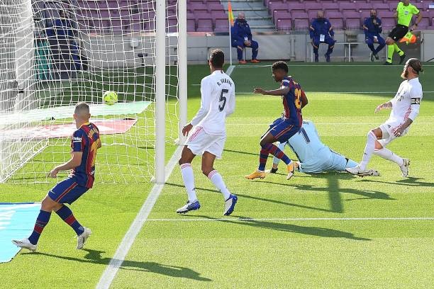Ansu Fati trở thành cầu thủ trẻ nhất ghi bàn ở El Clasico trong thế kỷ 21. Ảnh: Getty Images