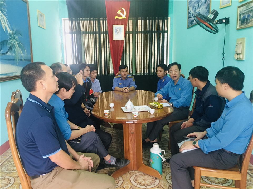 Đoàn công tác Công đoàn Đường sắt Việt Nam kiểm tra, thăm hỏi công nhân lao động tại các khu ga. Ảnh: Chu Kiên