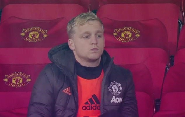 Van de Beek dự bị trong trận Man United 0-0 Chelsea. Ảnh: Getty.