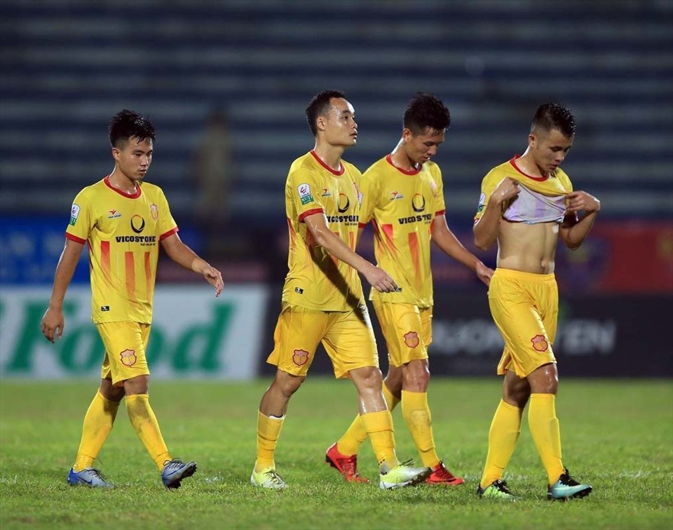 Nam Định cần phải có ít nhất 1 điểm ở lượt trận cuối nếu muốn trụ hạng tại V.League. Ảnh: VPF