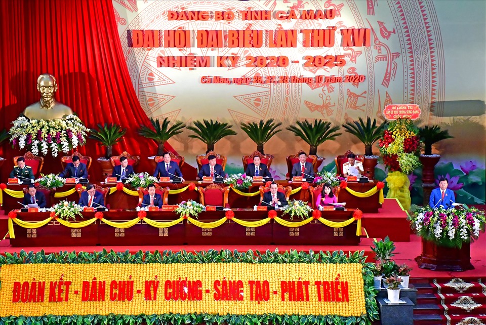 Đoàn chủ tịch Đại hội Đại biểu Đảng bộ tỉnh Cà Mau lần thứ XVI, nhiệm kỳ 2020 -2025 (ảnh Ban tổ chức Đại hội)