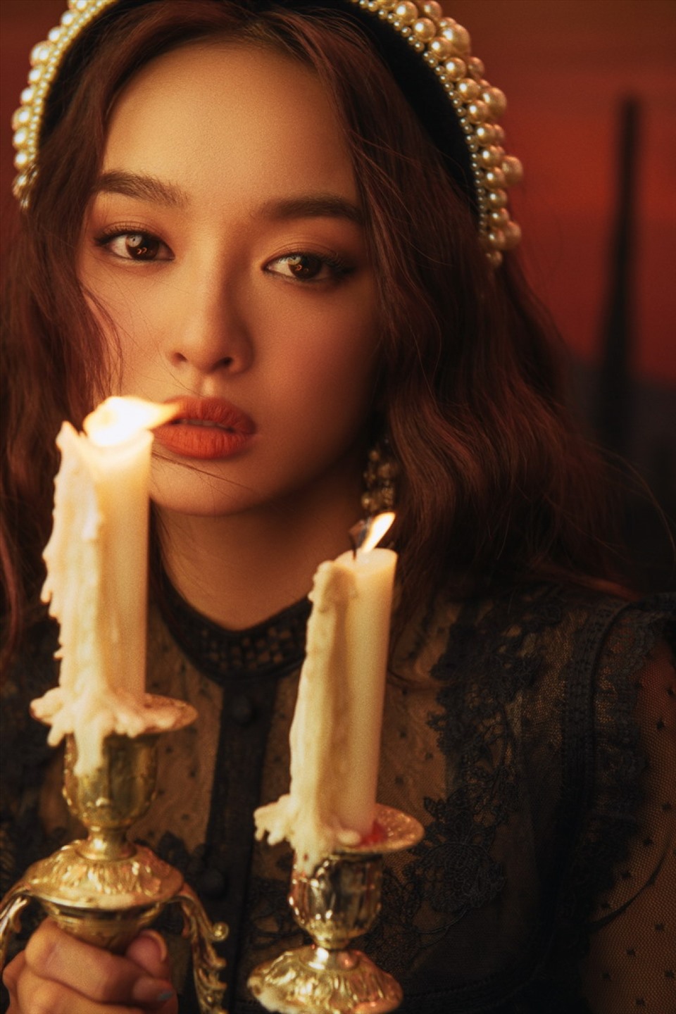 Thông qua bộ ảnh Halloween, Kaity Nguyễn cũng đang theo đuổi hình tượng quyến rũ và trưởng thành.