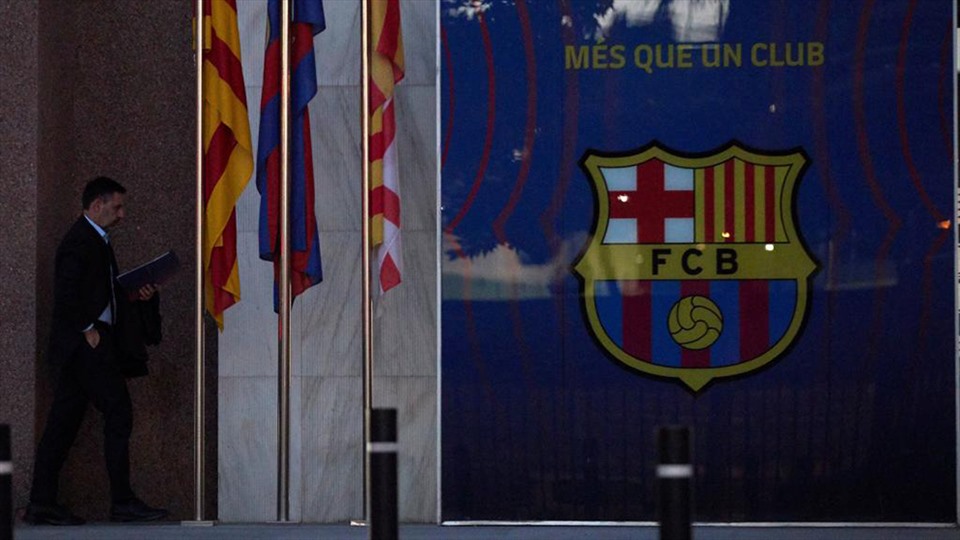 Mối quan hệ của Chủ tịch Josep Bartomeu và các cầu thủ đã đổ vỡ hoàn toàn. Ảnh: Marca