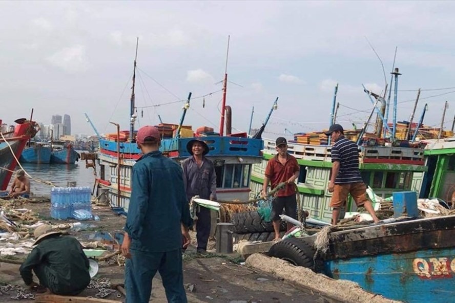 Đến thời điểm này vẫn còn 46 tàu cá ở Bình Định chưa ra vùng an toàn. Ảnh: Mai Hương.