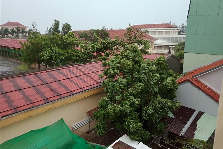 Hình ảnh ảnh hưởng bão số 9 tại Phú Yên. Ảnh: Nhiệt Băng.
