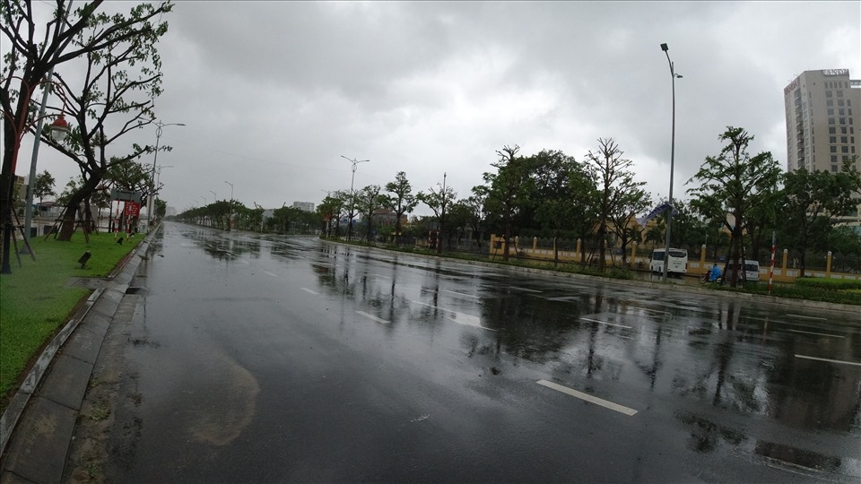 Theo ghi nhận, từ 7h ngày 28.10, mưa bắt đầu to dần ở TP Đà Nẵng. Ảnh: Mai Hương
