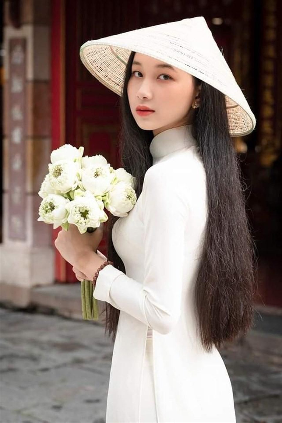 Trước đó, “Nàng thơ xứ Huế” tâm sự, cô hâm mộ Hoa hậu Mai Phương Thuý bởi nhan sắc, sắc vóc và cả những hoạt động Hoa hậu Việt Nam 2006 đã cống hiến cho cộng đồng. Ảnh: NVCC.