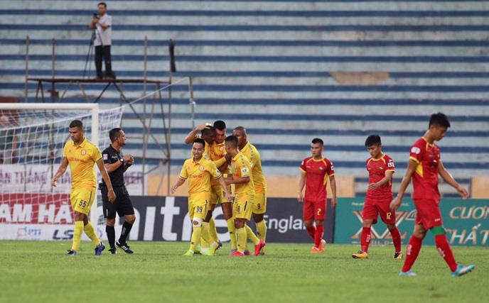 Nam Định đang nắm quyền tự quyết suất ở lại V.League mùa sau nếu đánh bại chủ nhà Sông Lam Nghệ An. Ảnh: VPF