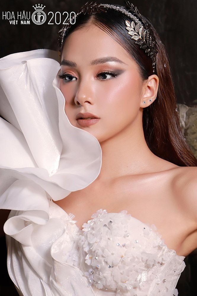 Nguyễn Thị Bích Thùy sinh năm 2001 là người đẹp đến từ từ Đắk Lắk lọt vào chung kết Hoa hậu Việt Nam 2020.  Hiện, cô đang đang học Đại học Tài chính Marketing TP HCM.