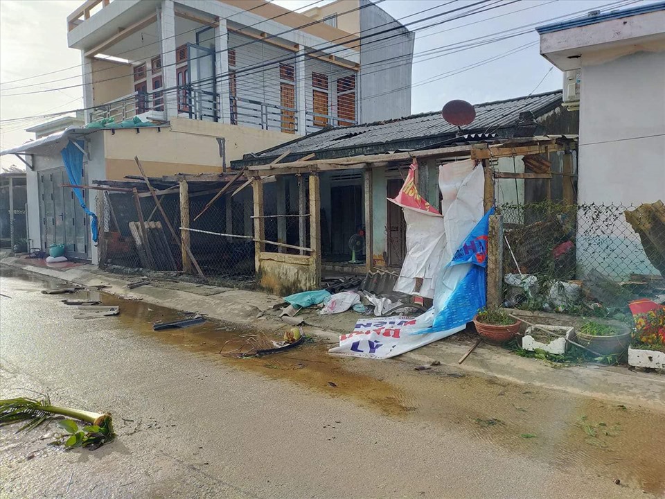 Hiện tại người dân Lý Sơn đang cần nguyên vật liệu xây dựng để xây dựng lại nhà cửa sau bão. Ảnh: Van Chau