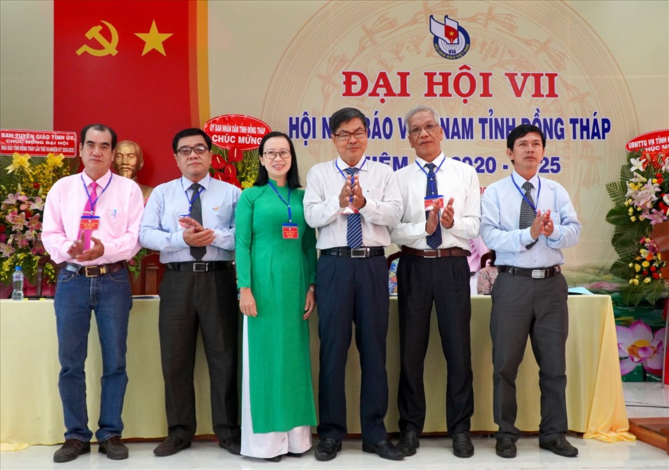 Ban chấp hành Hội Nhà báo tỉnh Đồng Tháp khóa VII. Ảnh: Ngân Nguyễn.