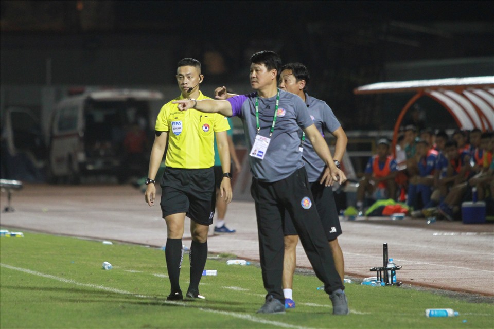 Huấn luyện viên Vũ Tiến Thành tự tin trước trận gặp Hà Nội. Ảnh: Thanh Vũ