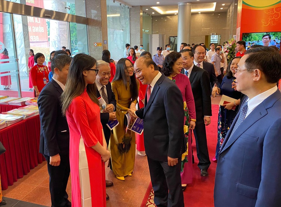 Thủ tướng Nguyễn Xuân Phúc với các đại biểu dự đại hội. Ảnh: Phạm Đông