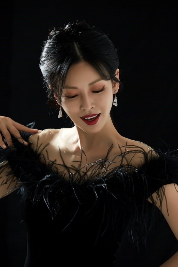 Kim So Yeon vào vai một quý cô thượng lưu trong “Penthouse”. Ảnh chụp màn hình.