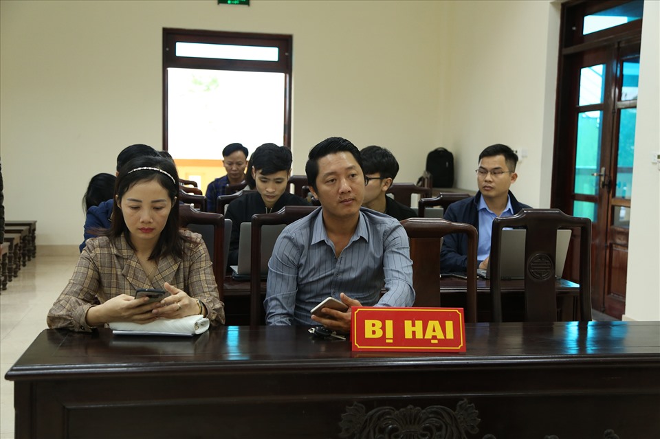 Vợ chồng anh Nguyễn Văn Hưng - bố mẹ cháu Nguyễn Cao Gia B. Ảnh: Phạm Dự