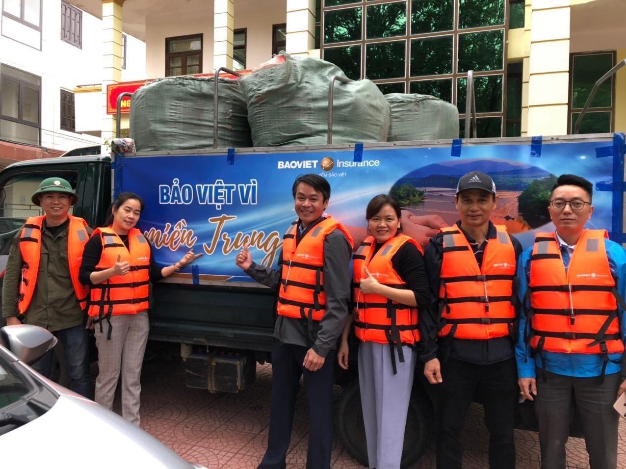 Bảo Việt hỗ trợ đồng bào các tỉnh miền Trung kịp thời khắc phục hậu quả của bão lũ, sớm vượt qua khó khăn, ổn định cuộc sống, phục hồi sản xuất kinh doanh.
