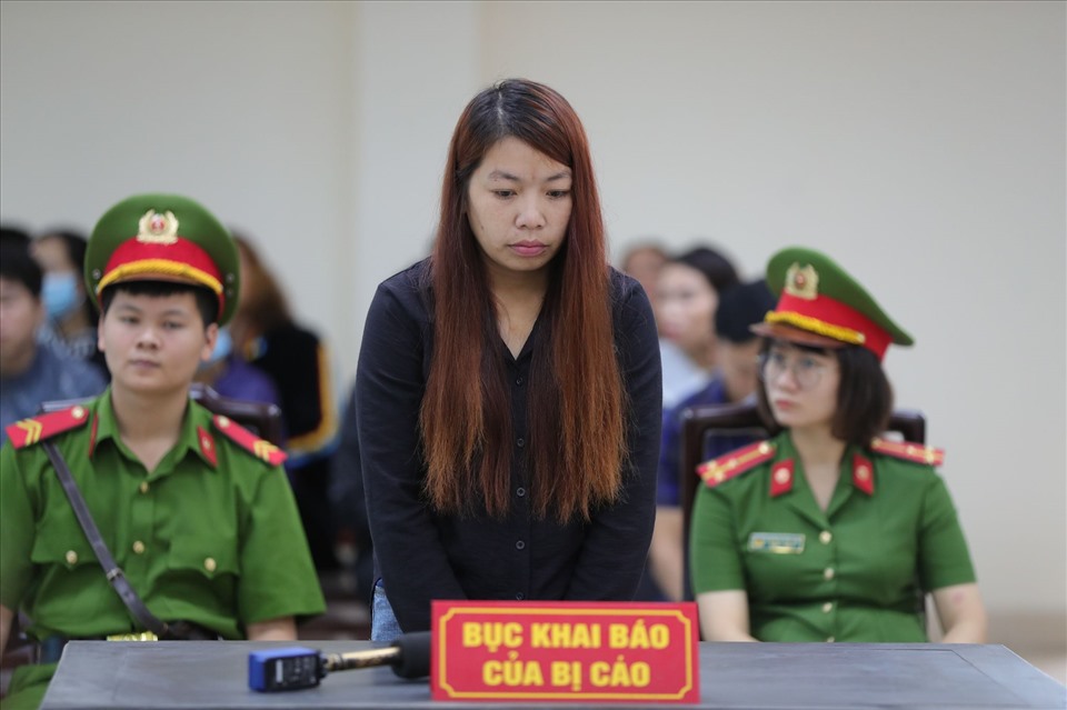 Bị cáo Nguyễn Thị Thu phạm tội “Chiếm đoạt người dưới 16 tuổi” theo Điều 153 Bộ luật Hình sự 2015. Ảnh: Phạm Đông