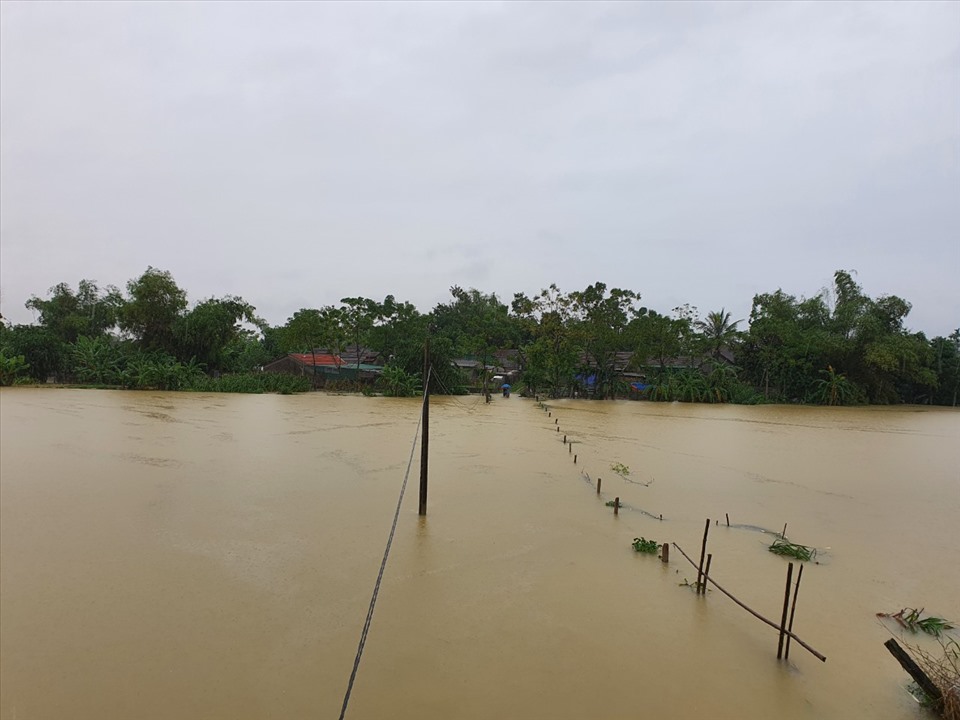 Lũ lụt gây ngập nặng tại huyện Thanh Chương. Ảnh: QĐ