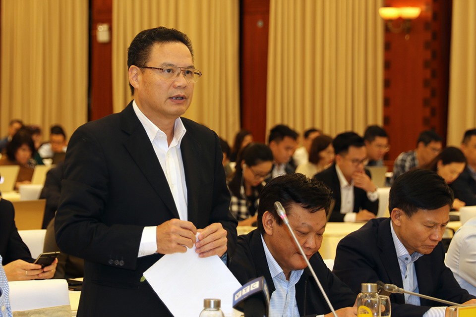 Thứ trưởng Bộ Lao động Thương binh và Xã hội Lê Văn Thanh trả lời tại họp báo. Ảnh Khương Trung