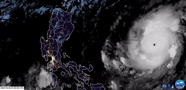 Siêu bão Goni - cơn bão mạnh nhất năm 2020 đang tiến vào Philippines với mắt bão rõ nét. Nguồn: Washington Post.
