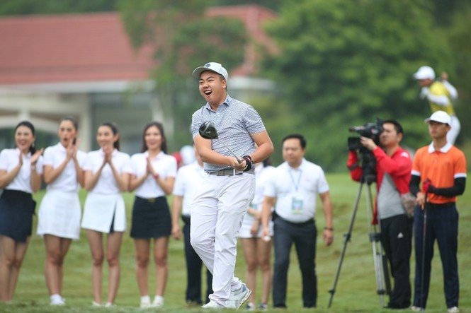 Golfer tranh tài ở Tiền Phong Golf Championship 2020. Ảnh: Như Ý