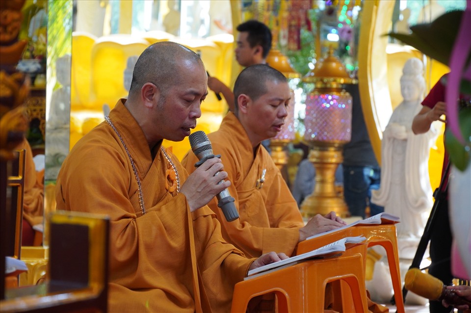 Đại lễ trai đàn chẩn tế cầu siêu là nghi thức của Phật giáo nhằm tôn trọng, trì chú, cầu nguyện và hồi hướng công đức cầu siêu cho các hương linh và cầu an cho các thân nhân. Ảnh: Anh Tú