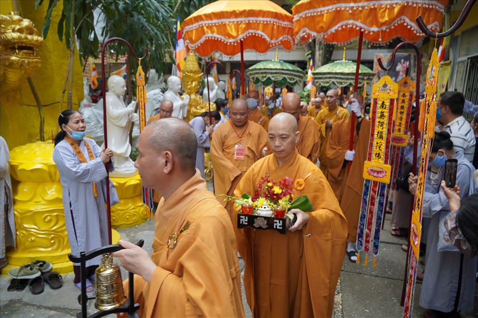  Ngày 31.10, chùa Kỳ Quang 2 đã tổ chức Đại lễ trai đàn chẩn tế cầu siêu các hương linh gửi tro cốt thờ phụng tại chùa. Ảnh: Anh Tú