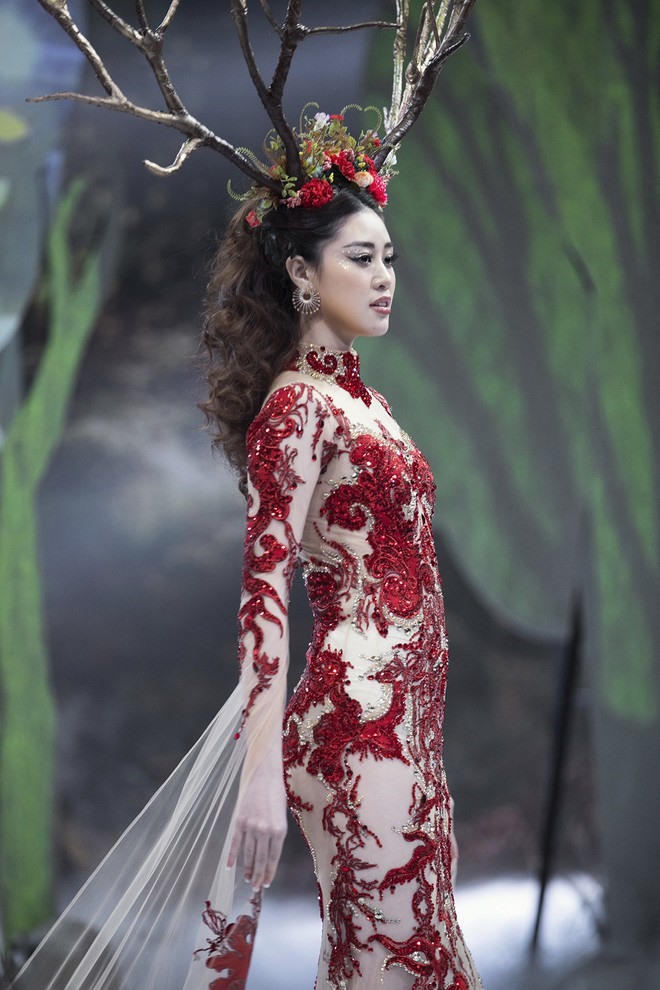 Khánh Vân trở thành chân dài được “chọn mặt gửi vàng” cho vai trò mở màn show diễn của Hoàng Hải