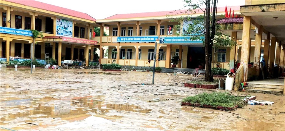Hình ảnh trường học sau khi lũ rút tại tỉnh Quảng Bình (Ảnh: LPL)