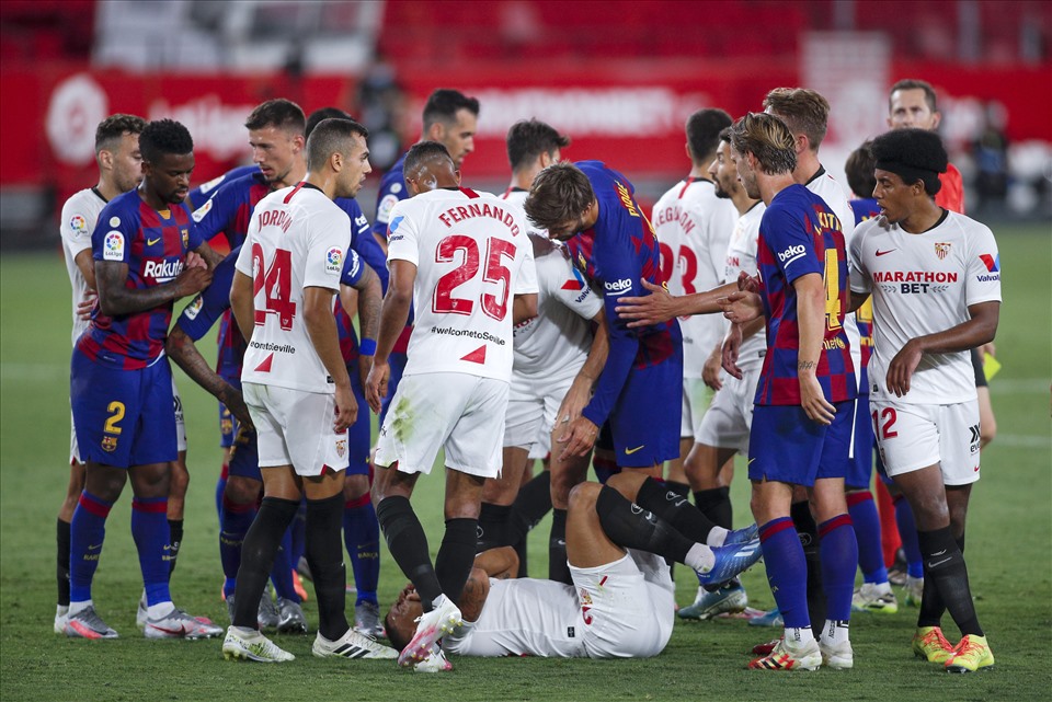 Sevilla sẽ không để Barca có trận đấu dễ thở. Ảnh: Getty Images