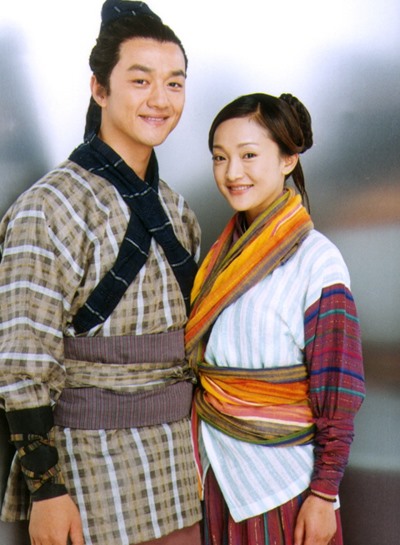 Với vai Hoàng Dung trong “Anh hùng xạ điêu” (2003), đã đưa tên tuổi của Châu Tấn vang danh cả Châu Á. Đặc biệt bộ phim này còn giúp cô kết đôi “Quách Tĩnh” Lý Á Bằng.
