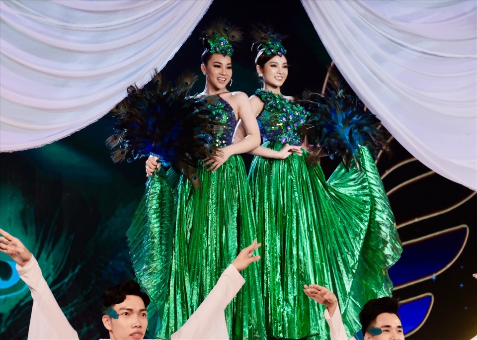 Sau tiết mục, NSƯT Vũ Thành Vinh nhận xét: “Anh đã theo dõi em ở những ngày đầu thi Duyên dáng Bolero. Hôm nay, anh không nghĩ rằng có 1 Bích Ly đứng sân khấu như thế này, một cô gái nhỏ nhắn luôn đốt cháy sân khấu. Bên cạnh đó, Bích Ly là một người có năng lượng trong bước nhảy tốt. Tuy nhiên, Bích Ly hơi tham những động tác khó, cần tinh tế và có chiều sâu hơn.”