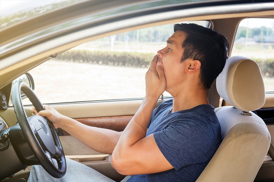 Không nên lái xe ô tô khi quá buồn ngủ (Ảnh: SFM)