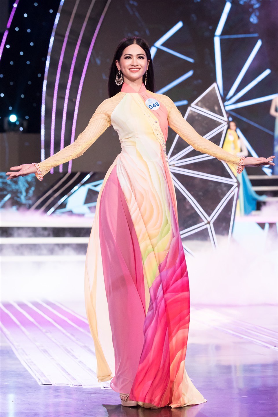 Với những thành tích đó, Thu Phương cũng được đặc cách thẳng vào bán kết Hoa hậu Việt Nam 2020. Ảnh: SV.