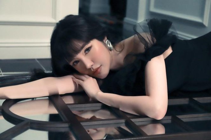 Elly Trần khoe giọng hát ngọt ngàoi trong MV 