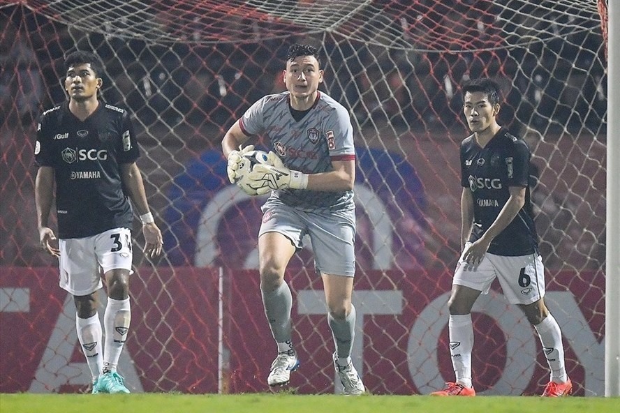 Đặng Văn Lâm đang có phong độ ổn định trong màu áo Muangthong United. Ảnh: Thai League