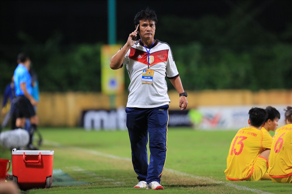 Huấn luyện viên Nguyễn Thế Cường của Phong Phú Hà Nam bị đình chỉ làm nhiệm vụ. Ảnh: Hải Đăng