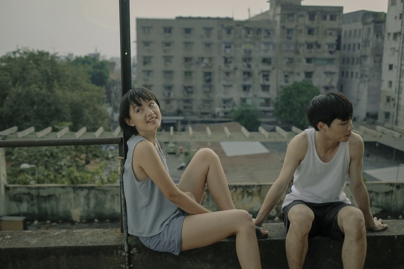 Hai diễn viên trẻ Hồ Anh Thu và đảm nhận vai nam nữ chính trong phim. Ảnh: CGV.