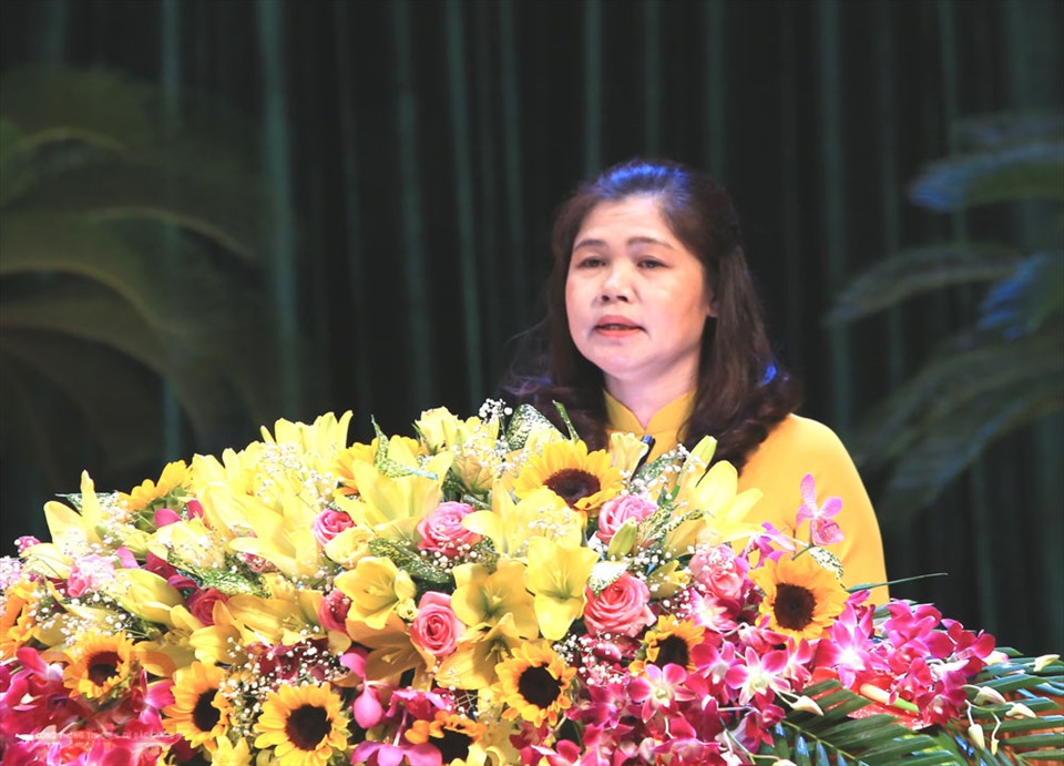 Bà Lâm Thị Hương Thành - Phó Chủ tịch HĐND tỉnh phát biểu tại kỳ họp. Ảnh: BGP/Hoàng Hà