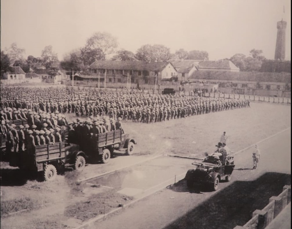 Đoàn quân tiến về Hà Nội trong ngày giải phóng Thủ đô 10.10.1954. Ảnh tư liệu