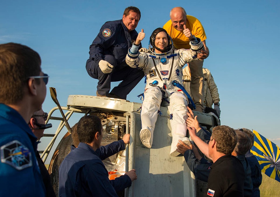 Terry trên Trạm vũ trụ Quốc tế trong chuyến bay lên đây bằng tàu con thoi.  Nguồn: NASA