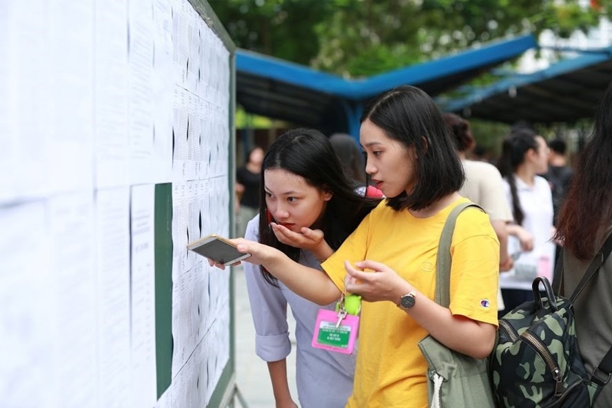 Điểm chuẩn đại học 2020 tăng cap kỷ lục khiến nhiều người ngỡ ngàng. Ảnh minh hoạ: Hải Nguyễn.