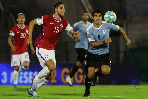 Luis Suarez ghi 1 bàn trong chiến thắng 2-1 của Uruguay trước Chile. Ảnh: Getty Images