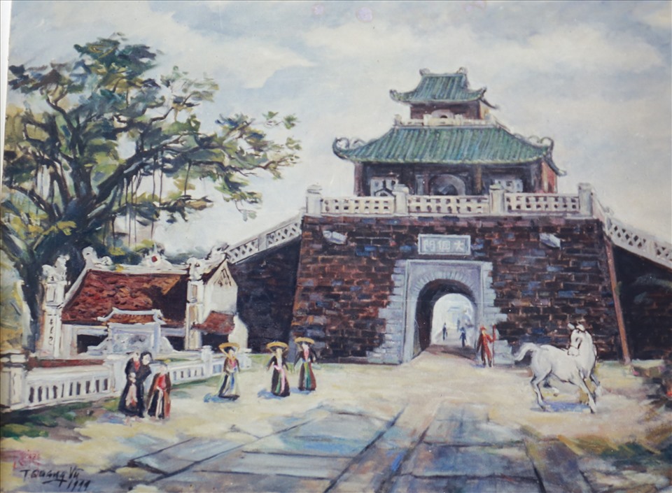 Những bức tranh cổ do họa sĩ Trịnh Quang Vũ phục viện. Ảnh: NVCC
