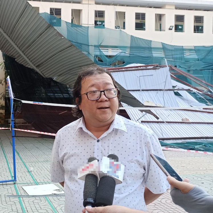 Ông Trần Nghĩa Nhân - Hiệu trưởng THPT Bình Phú chia sẻ về vụ việc. Ảnh: C.P