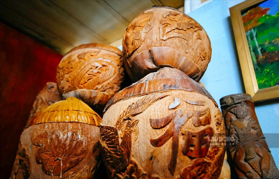 Độc đáo nghệ nhân gần 40 năm “biến” dừa khô thành tác phẩm nghệ thuật