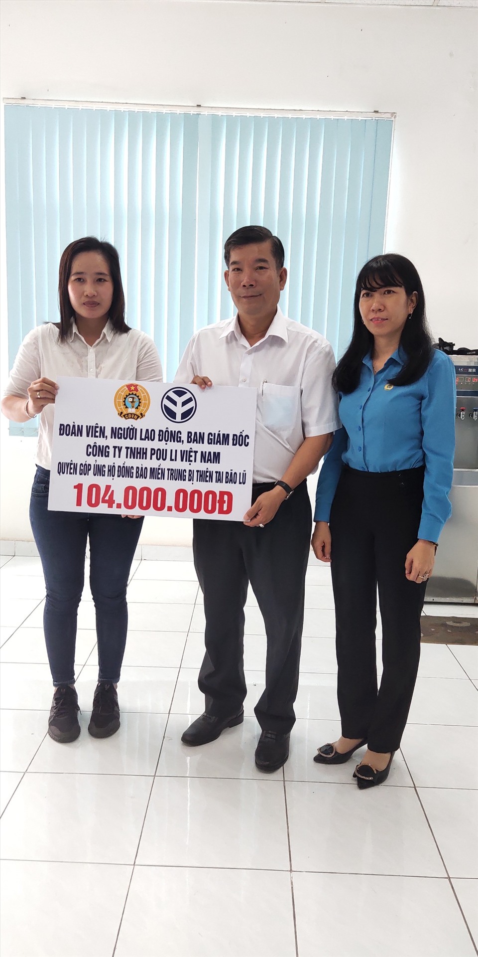 Tiêp nhận tiền ủng hộ của doanh nghiệp Công ty TNHH Pou Li VN.
